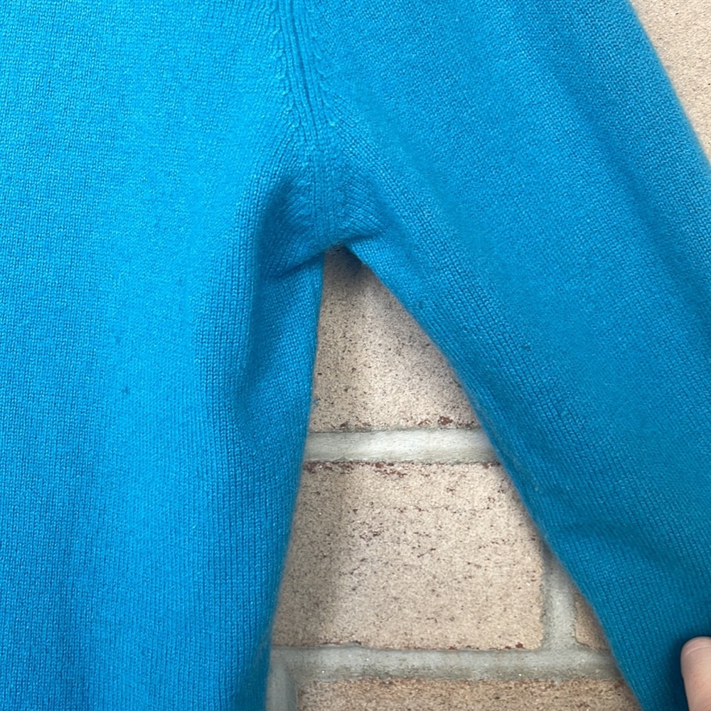 Teal Cashmere V-Neck Knit Sweater - Picture 5 of 7